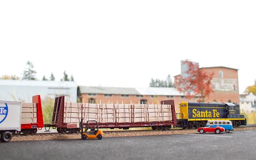 Trackside Model Railroading, Painting a basic backdrop for your railroad